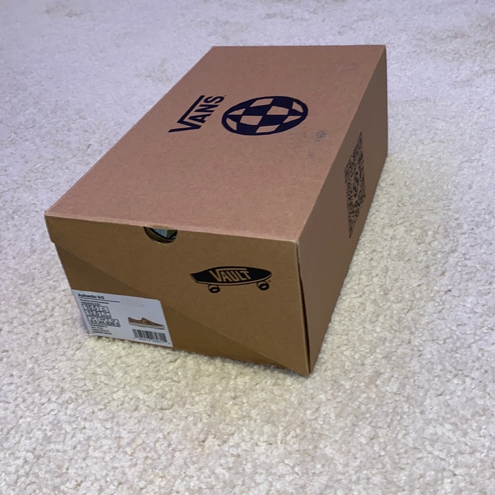 Never worn Vans Positive Vibrations. UNISEX 10.5 mens/ 12 womens